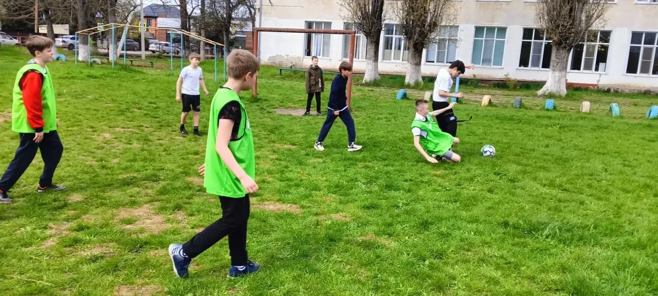 ⚽ Будь здоров!   В рамках акции «Будь здоров!» прошли спортивные соревнования по футболу!   🔥 Игра б