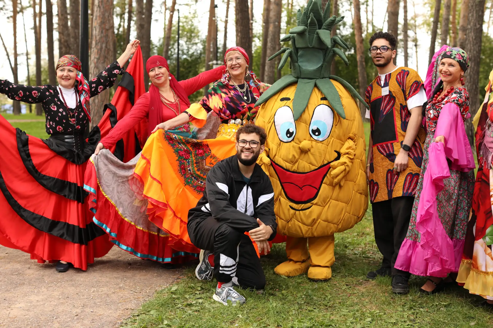 🍍 Внимание, друзья! С вами Ананасик — официальный представитель фестиваля «Сибирский а...