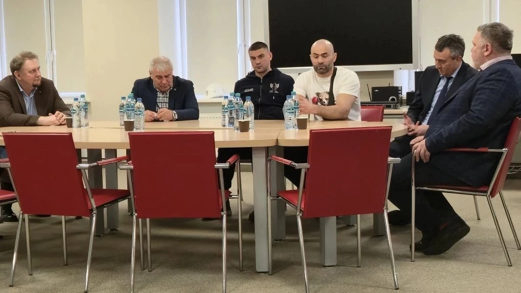 🏆 Встреча с олимпийскими чемпионами на стройплощадке НГХК!