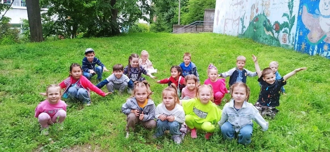 🐝 Урок от природы: «Кто такая пчёлка?»

Наши прогулки — это не только свежий воздух, но и настоящие