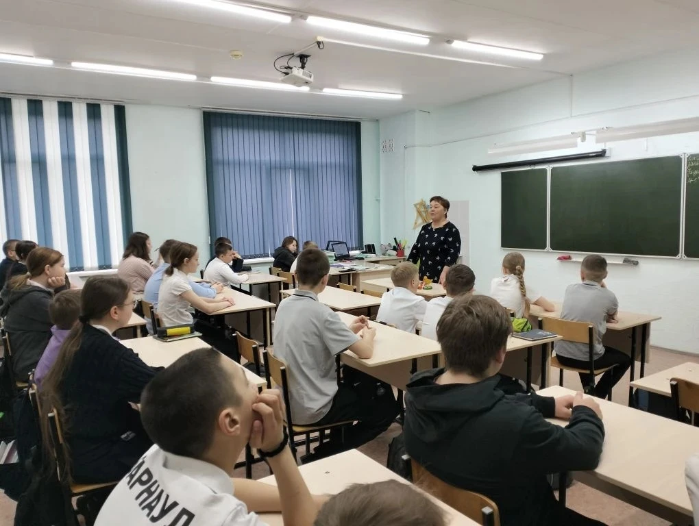 Сегодня в гости к ребятам 5 б класса приходила Репина Ольга Владимировна, бабушка Репина Егора. Ольг