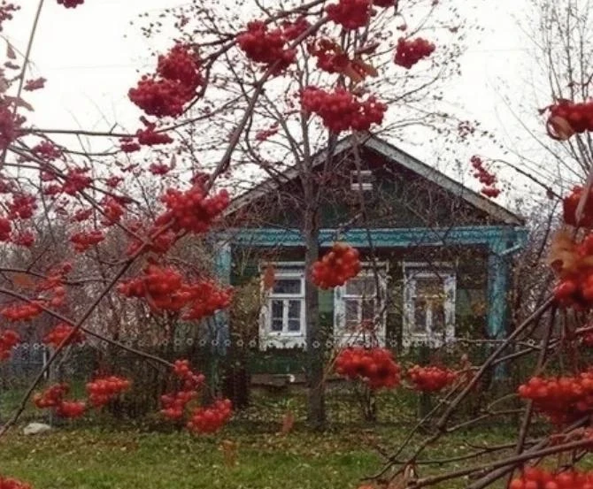Валентина с тоской рассматривала своё отражение в зеркале.- Старуха, старухой. Лицо всё...