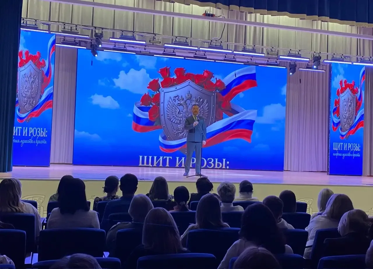 6 марта в полилингвальном комплексе «Адымнар-Алабуга» состоялся праздничный концерт «Щит и Розы» объ