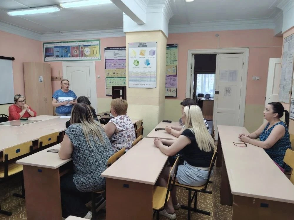 21 мая в школе прошло родительское собрание с участием врача психиатра - нарколога Бере...