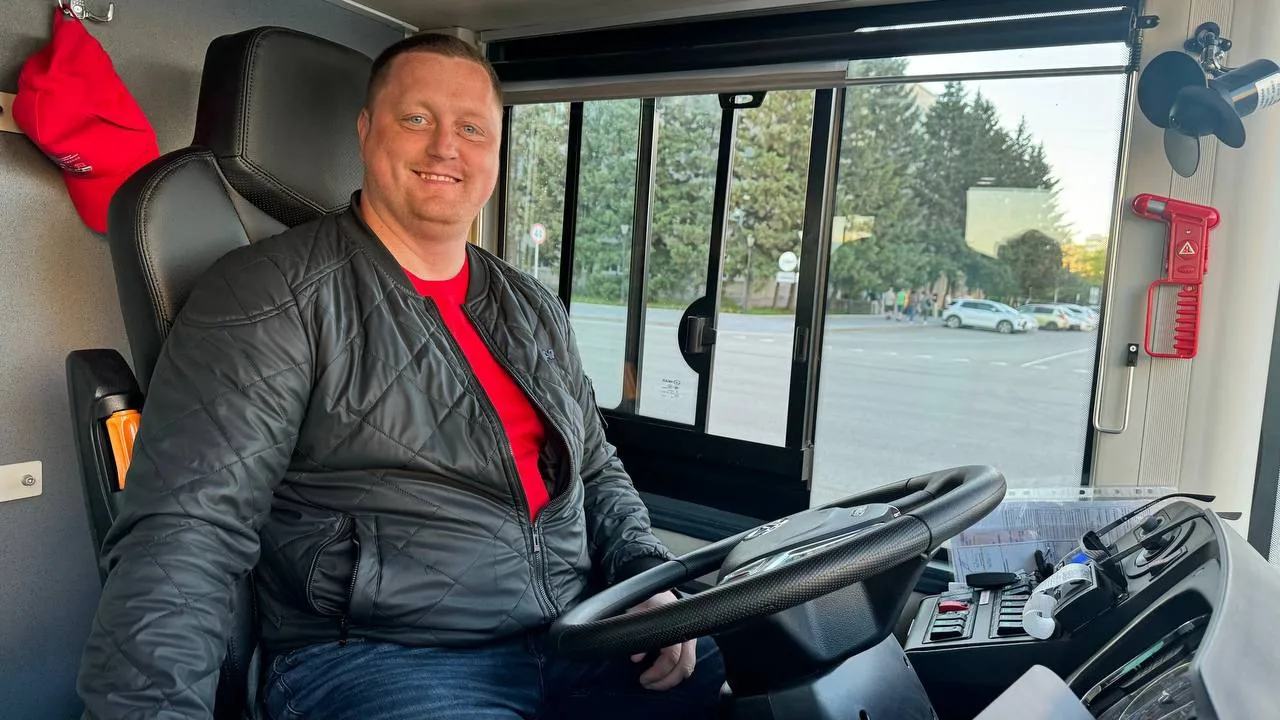 🚀В Благовещенске начал работу двухэтажный экскурсионный автобус-кабриолет

В столице региона открыл