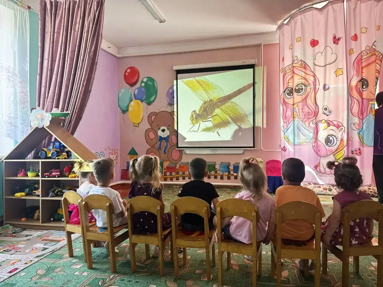 Сегодня в нашем детском саду в группе "Почемучки" прошел тематический день, посвященный...