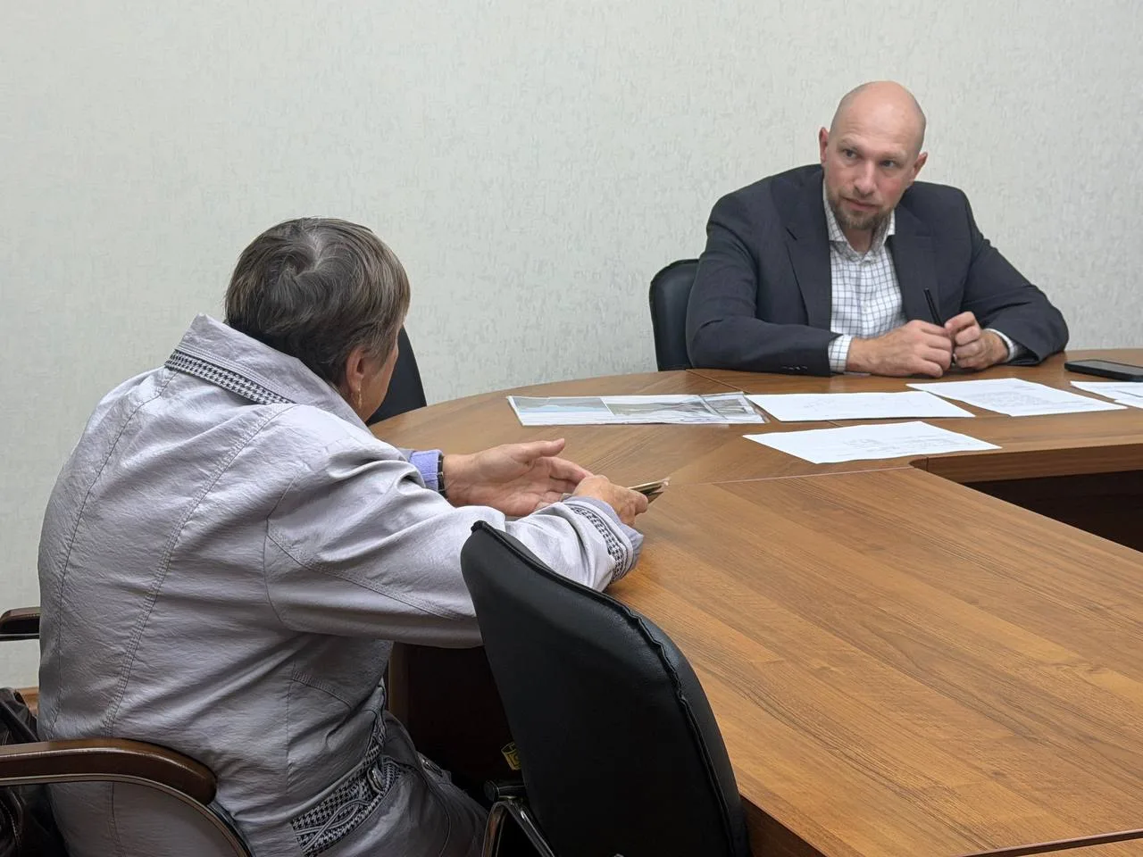 Провёл очередной приём граждан по личным вопросам.