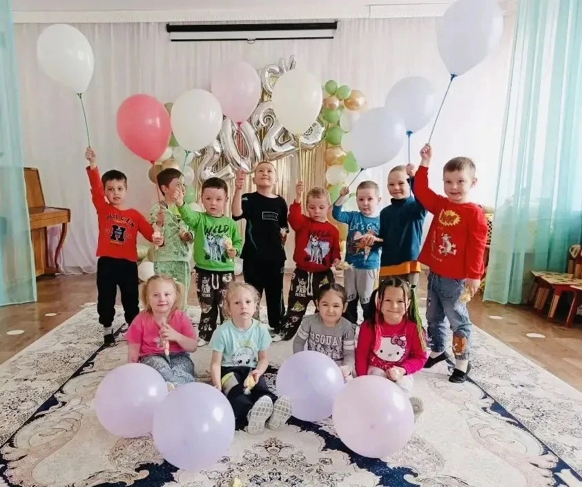 День защиты детей в средней группе! Дети играли, рисовали, танцевали😁🤍