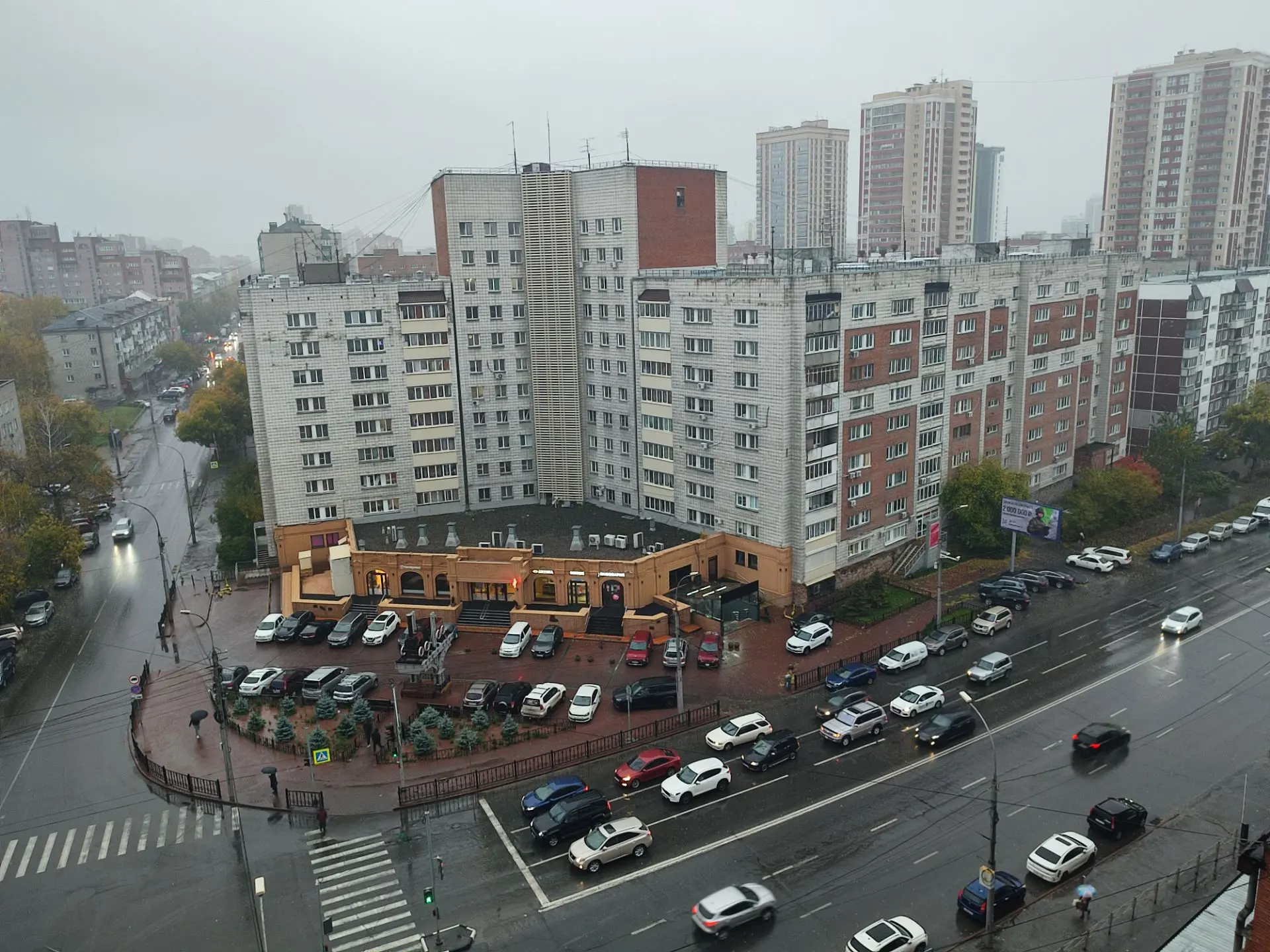 Рабочая неделя в Новосибирске началась с дождя ☔  Делитесь своими фото и видео в коммен...