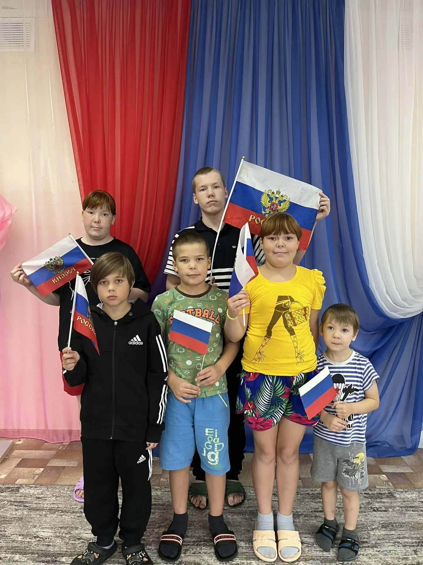 🇷🇺 Поднимем флаг России всей страной