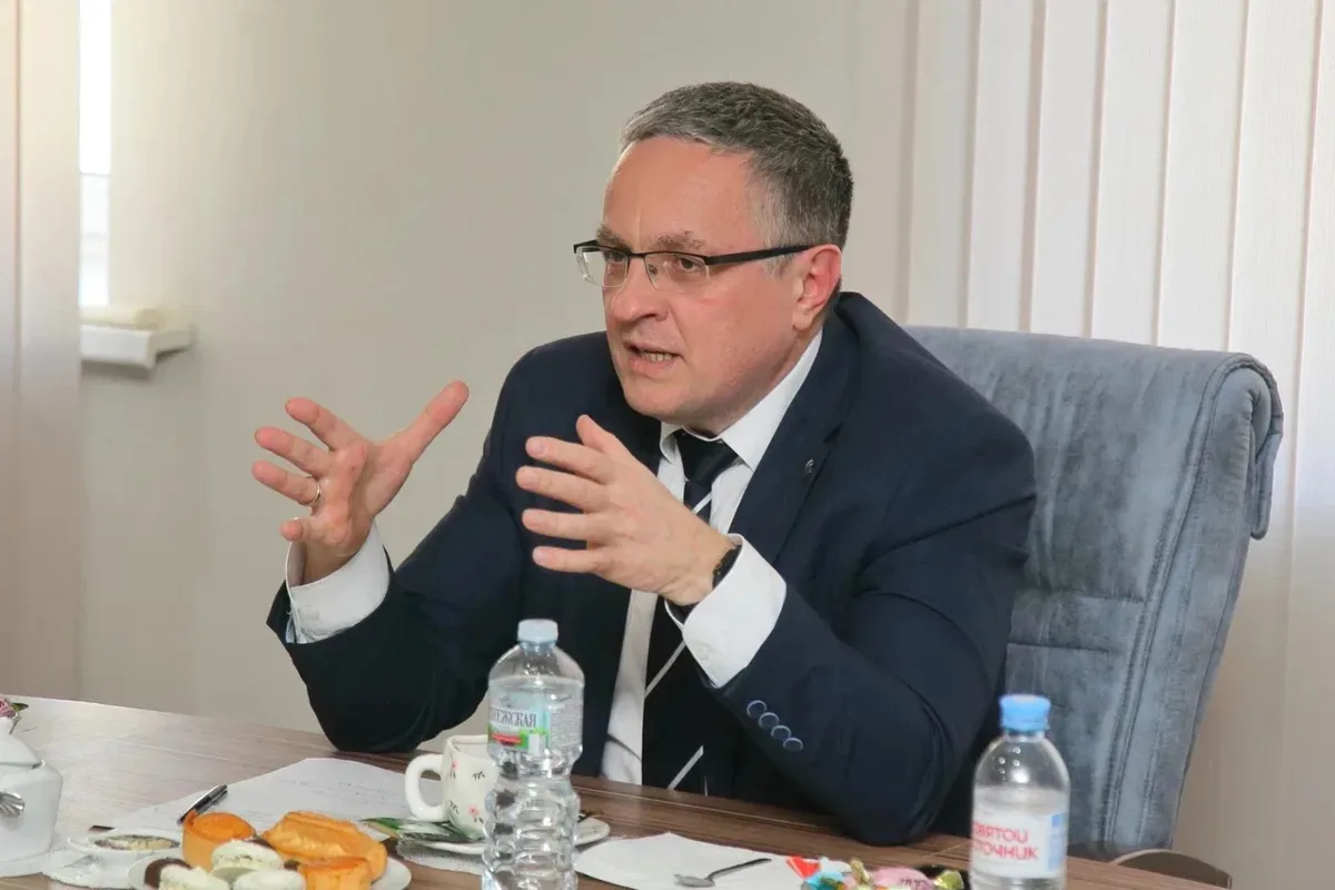 В преддверии Дня учителя Дмитрий Денисов пригласил педагогов из разных школ на неформал...