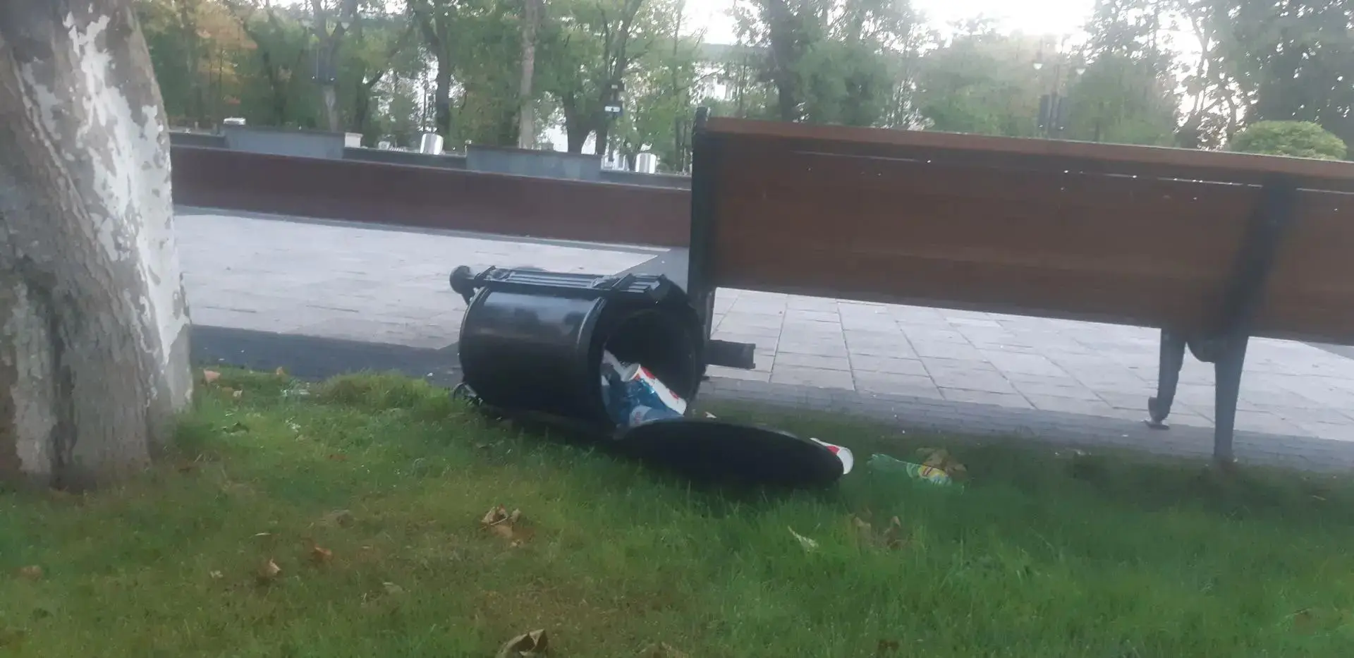 В столице Адыгеи устанавливают личности хулиганов, повредивших элементы благоустройства...