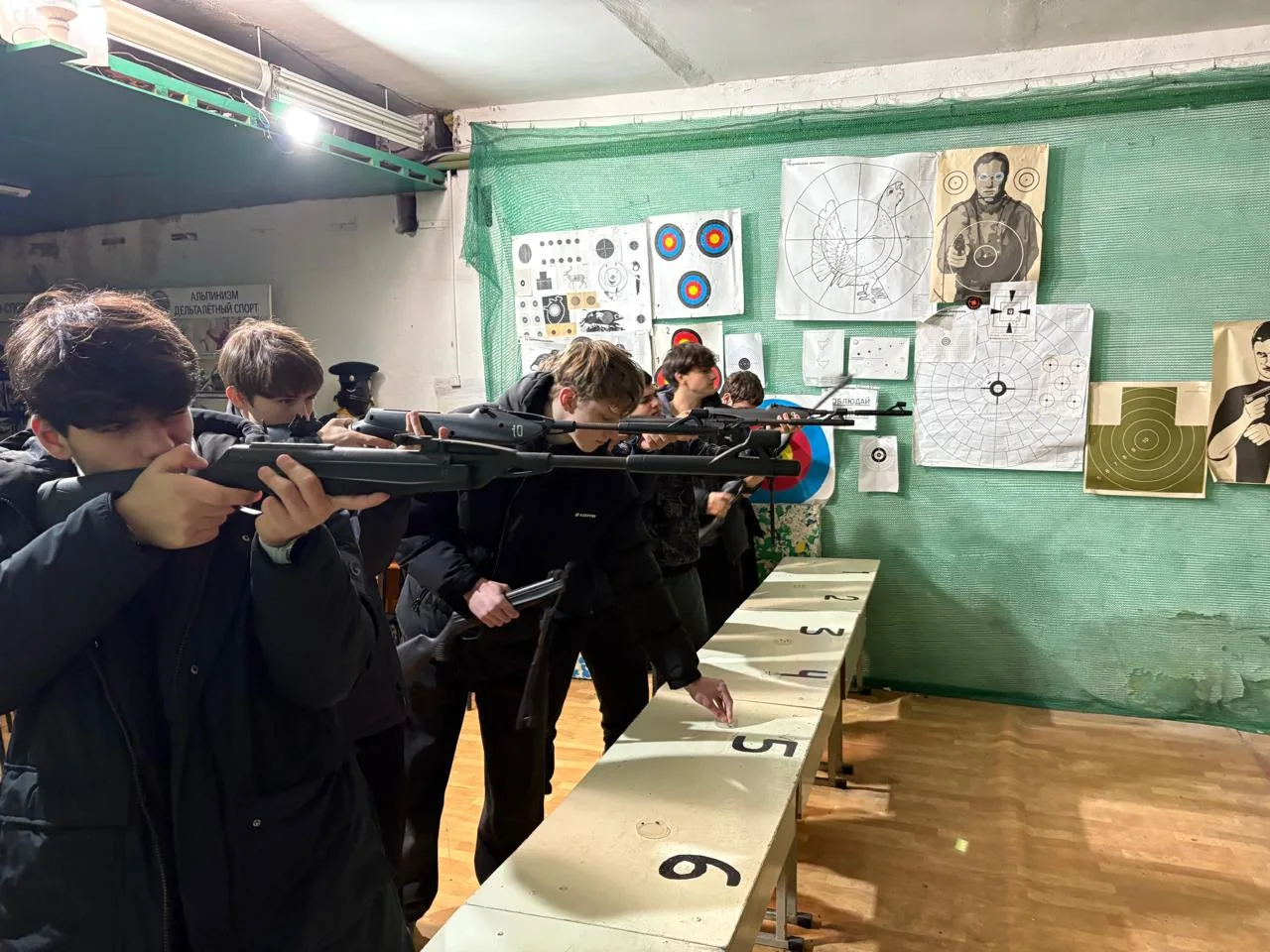С 18-е по 22 мая на базе школы проходили учебные сборы для учащихся. Ребята учились стр...