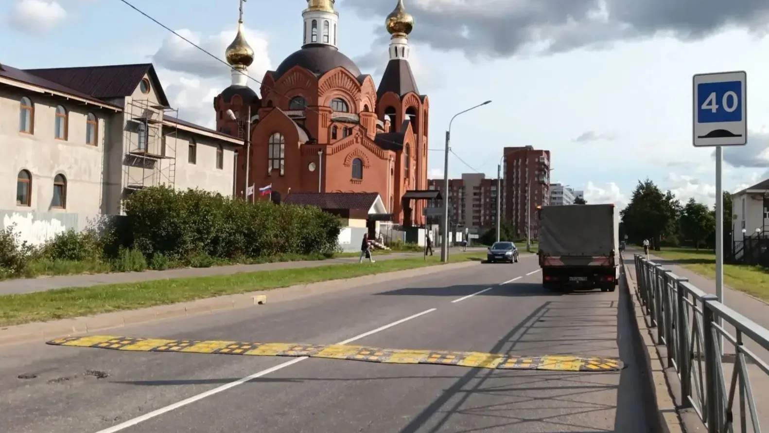 «Волны» безопасности: в Красносельском районе появились новые искусственные неровности