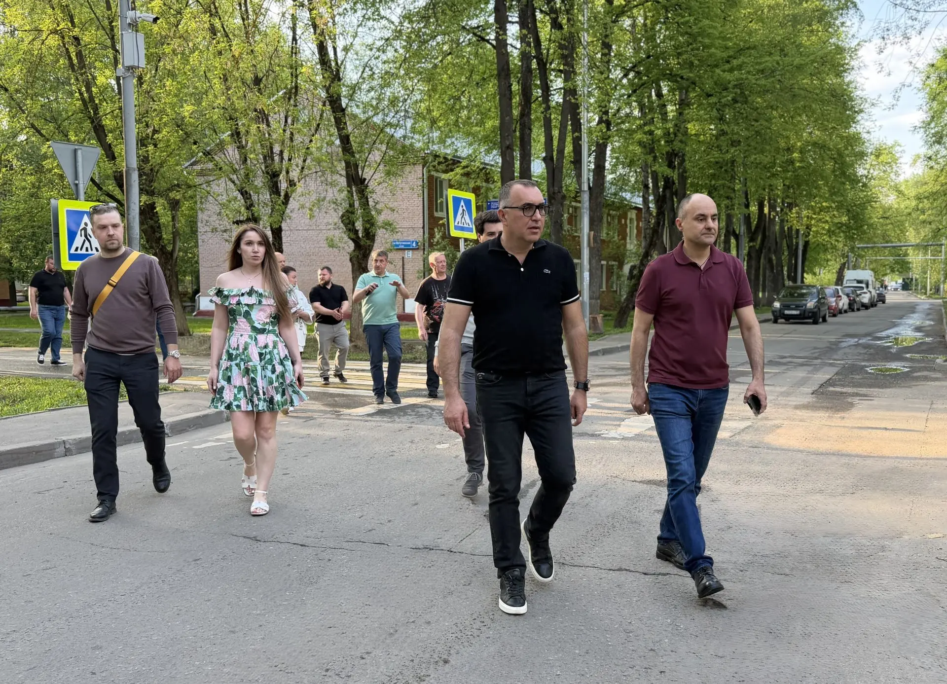 ✅Алексей Зотов провел обход на 3-й Ватутинской улице  Глава управы района Троицк, совместно с жителя