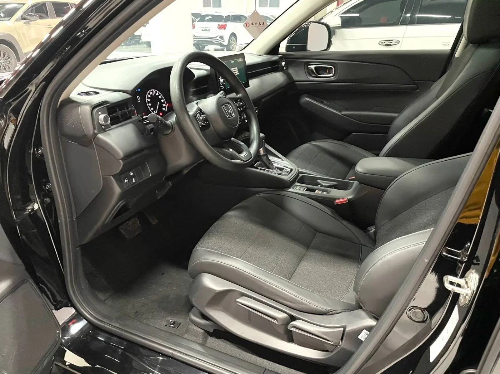 2️⃣🚨Honda Vezel   — 2023г., 1.5л., бензин, 124л.с., 2WD, вариатор — Пробег: 40.000км ✅Без окрасов   