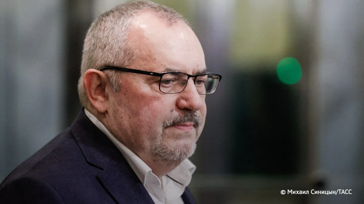 Политик Борис Надеждин* покинул Россию, рассказал ТАСС его адвокат Дмитрий Трунин.