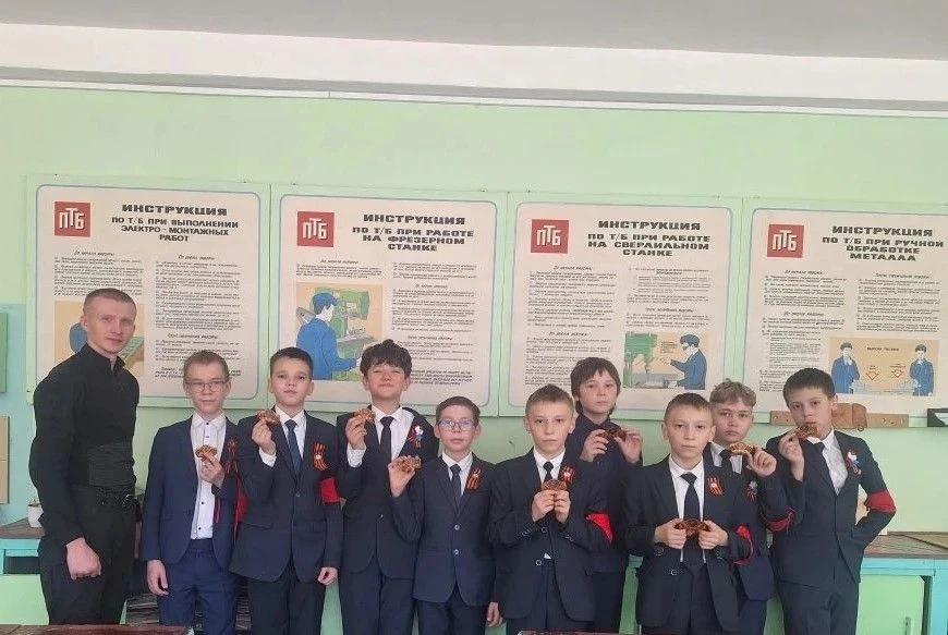 🎖️ Георгиевская лента — символ памяти и воинской славы В преддверии Дня Победы в нашей школе прошли 