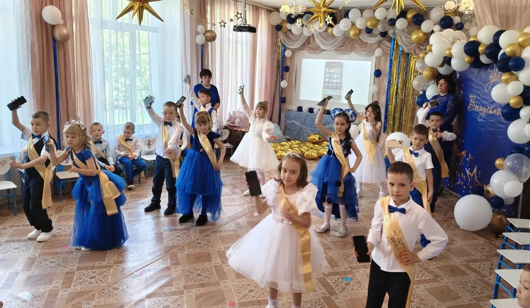 Каждый год наш д/ сад выпускает в школу не простых дошколят, а настоящих талантливых и ...