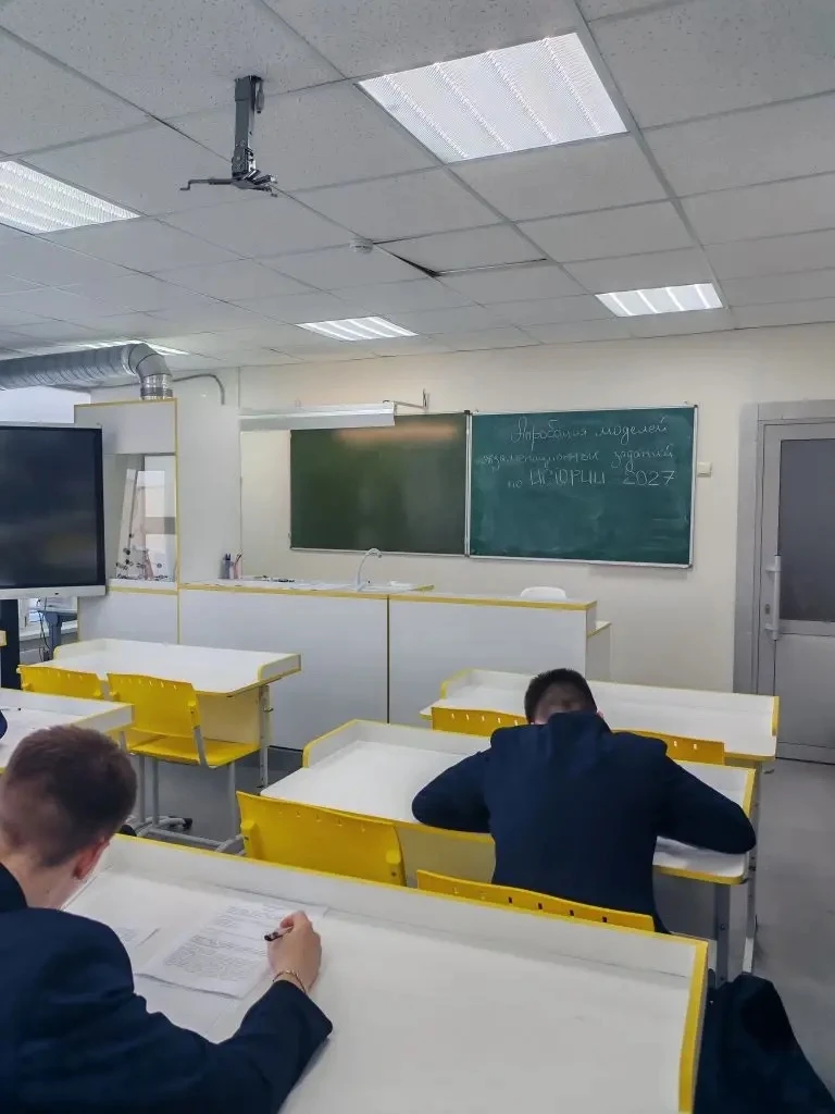 Десятиклассники апробировали задания ЕГЭ - 2027 по истории!  Ученики 10 класса профильной истории МА