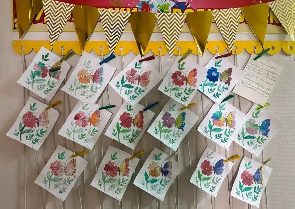 🦋 РИСУЕМ БАБОЧЕК С «КНОПОЧКАМИ» И «ЗНАЙКАМИ»: маленькие чудеса природы на бумаге!
Лето — это время,