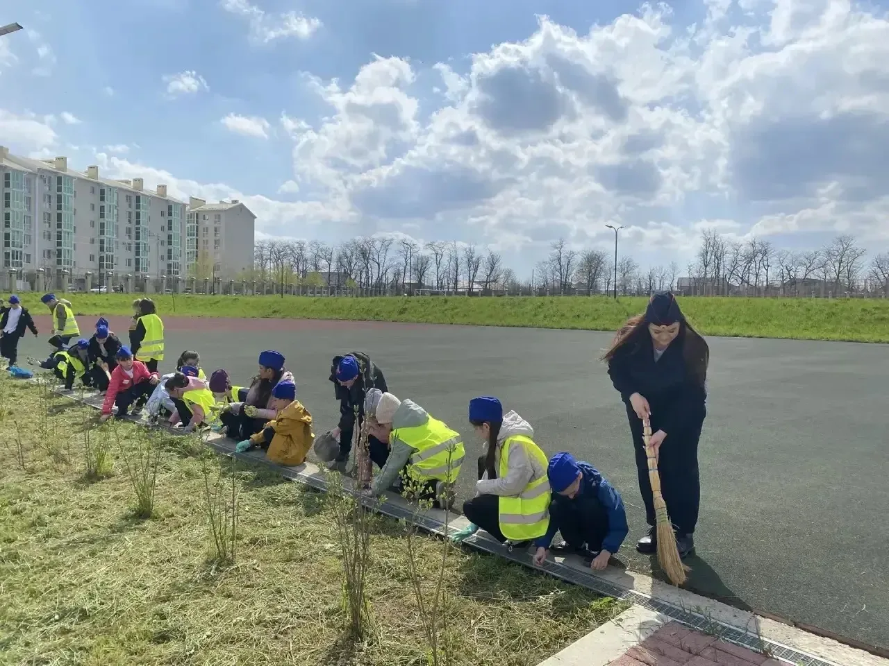 В рамках укрепления взаимодействия по вопросам безопасности дорожного движения и благоустройства гор