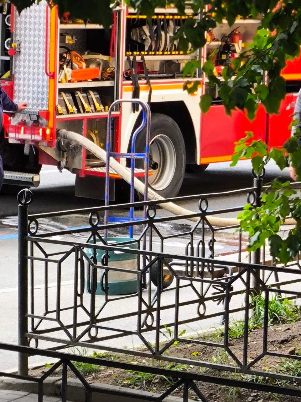 🚒 Пожарные машины съехались на Ленина озле Lestr bar. Открытого горения и дыма не видн...