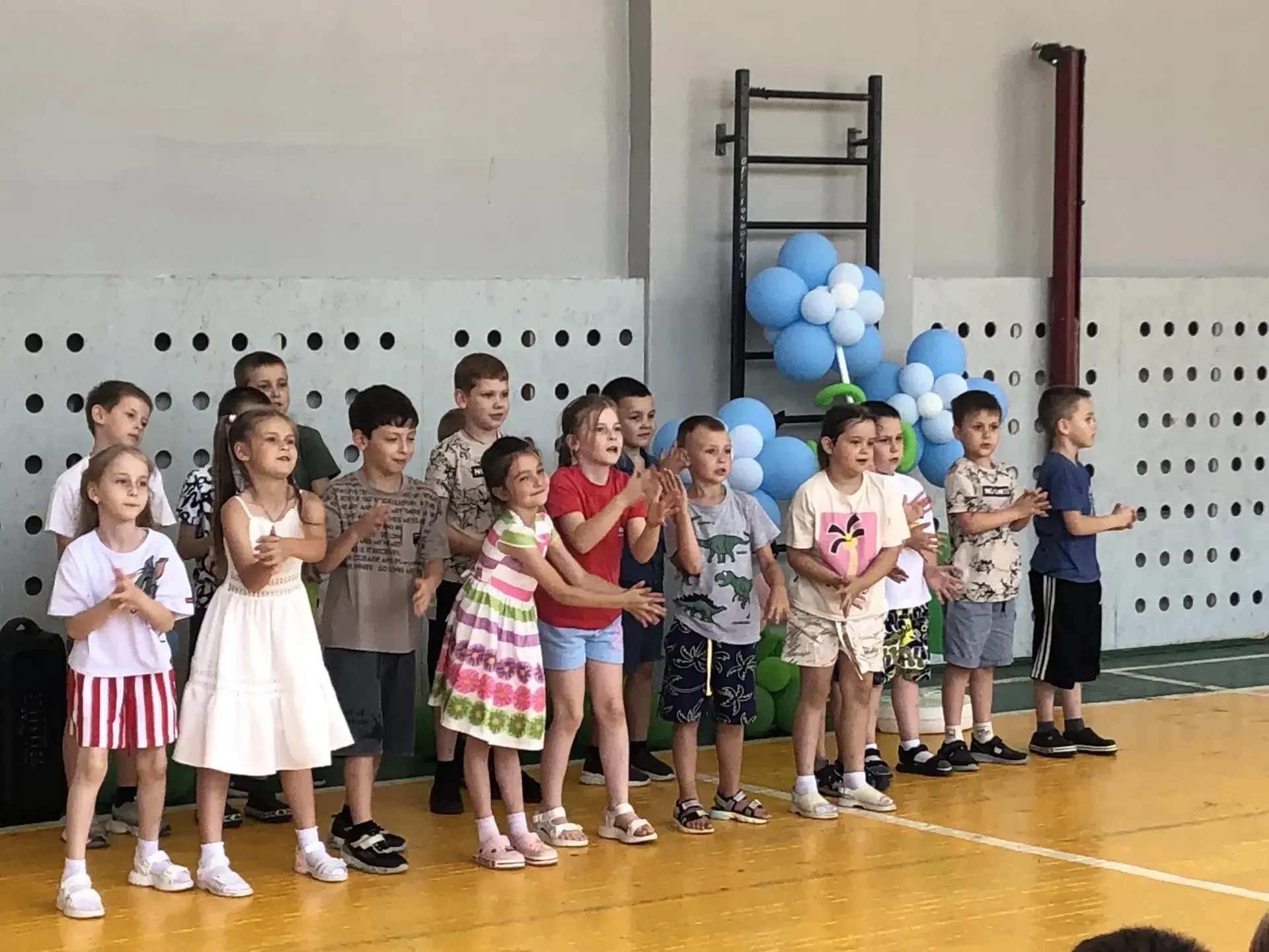 ☀️ Ура, каникулы! Летняя смена в лагере «Солнышко» официально открыта!

1 июля наш школьный двор пре