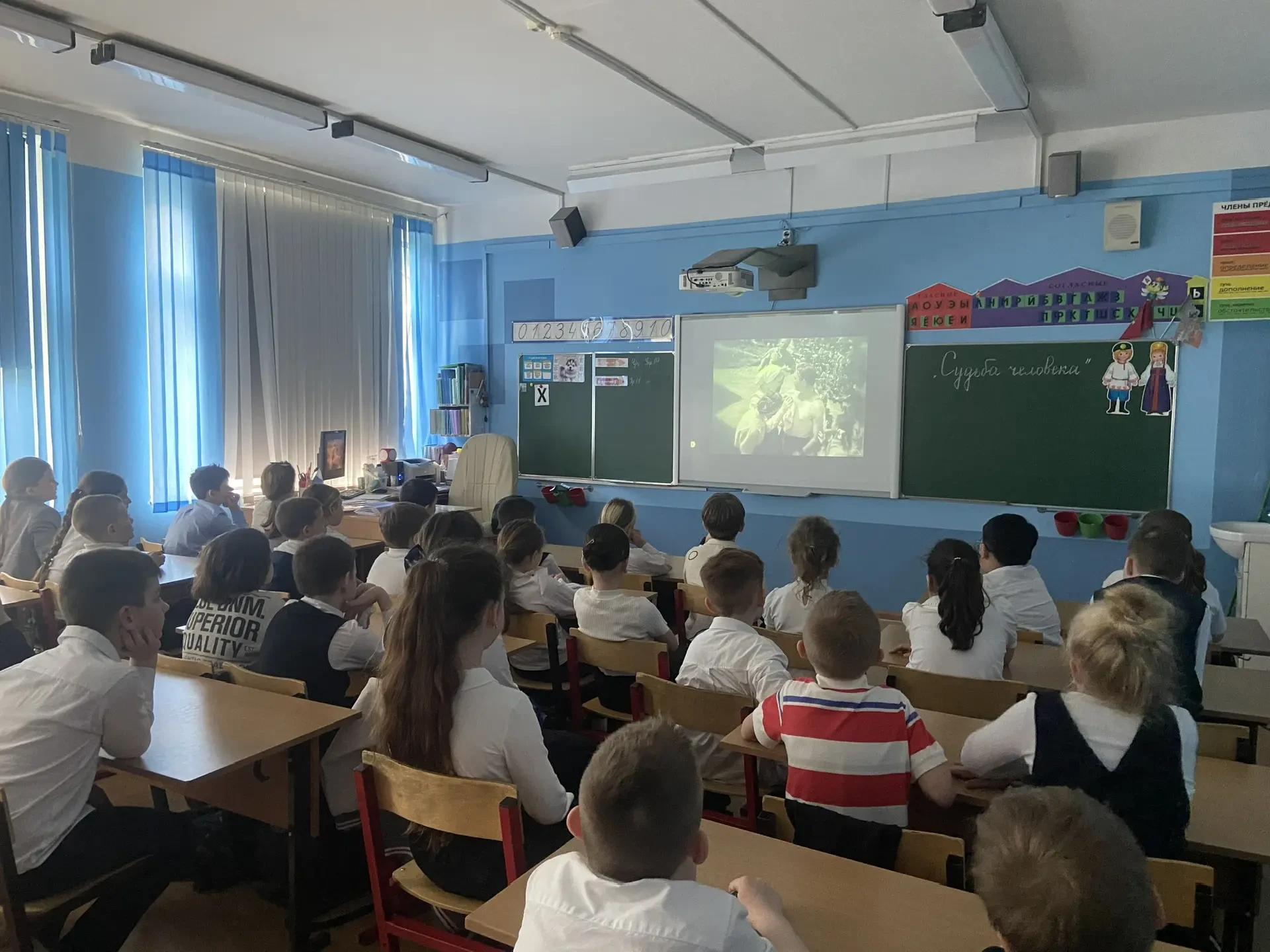 Урок мужества  Сегодня, 8 мая 2026 года, тысячи московских школьников и студентов колледжей говорят: