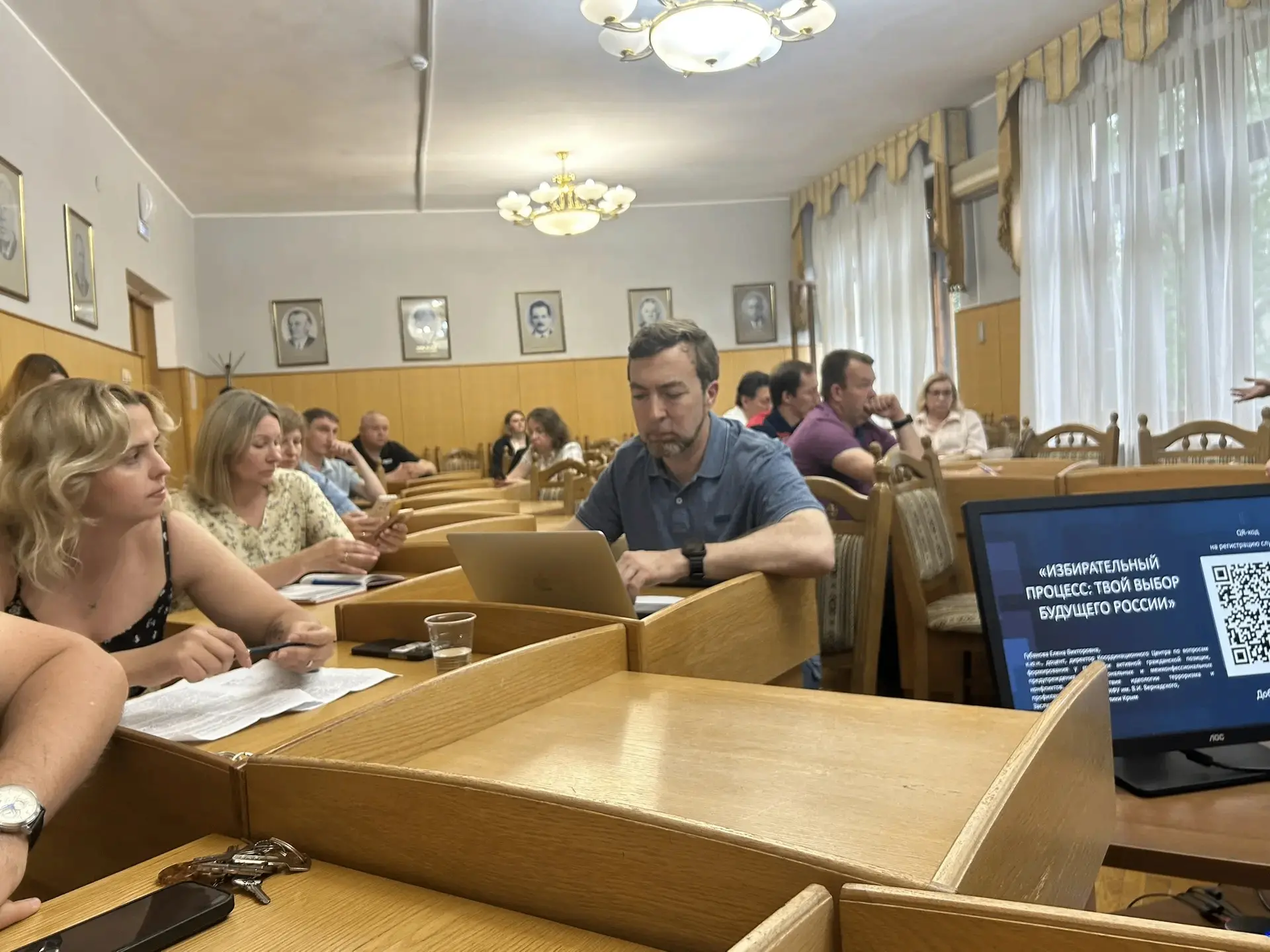 10.06.2026 

Во время рабочего совещания Крымского федерального университета директор Координационно