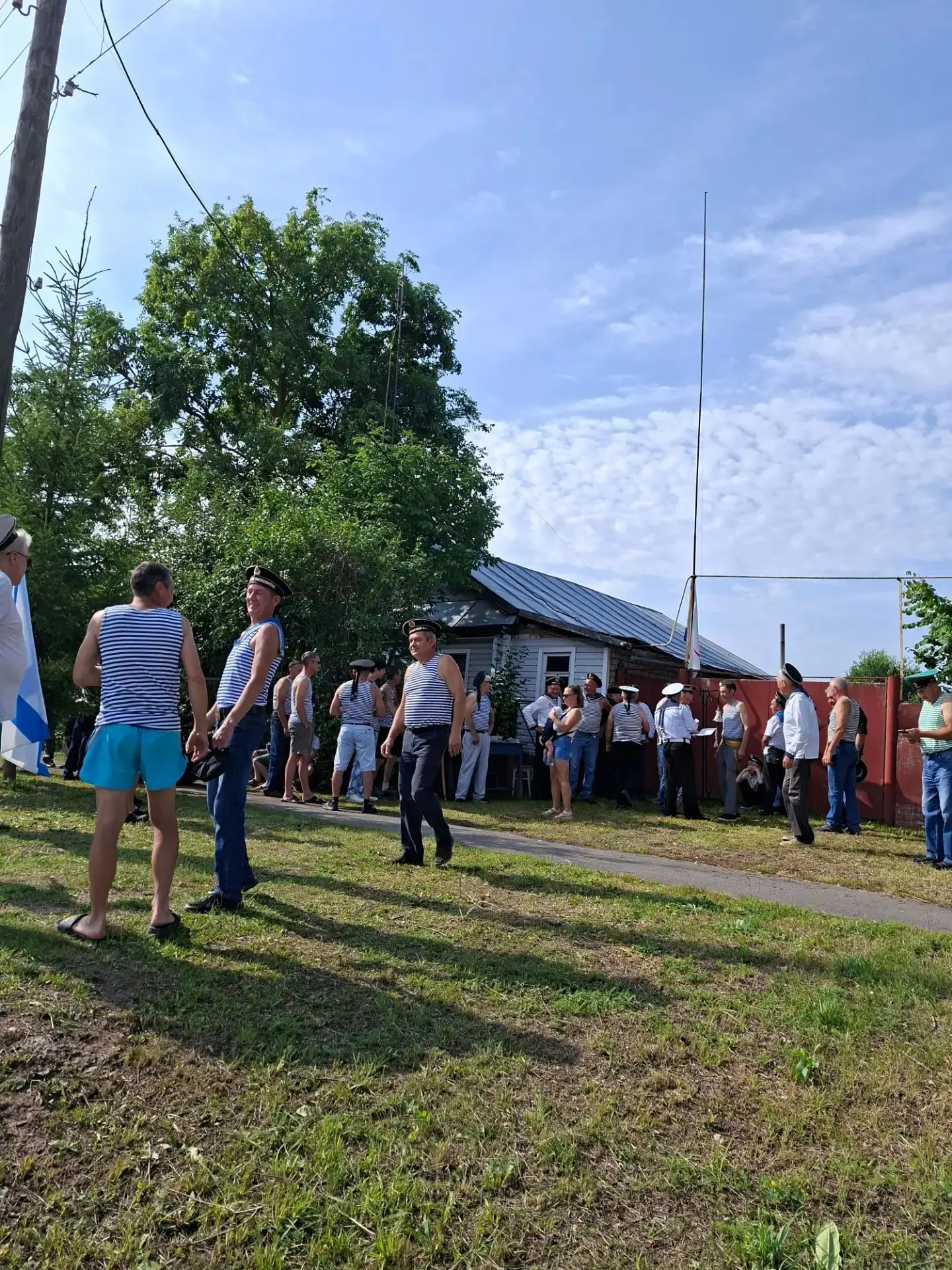 ⚓️ По доброй морской традиции ядринские моряки сегодня снова собрались у дома Першиных в деревне Стр