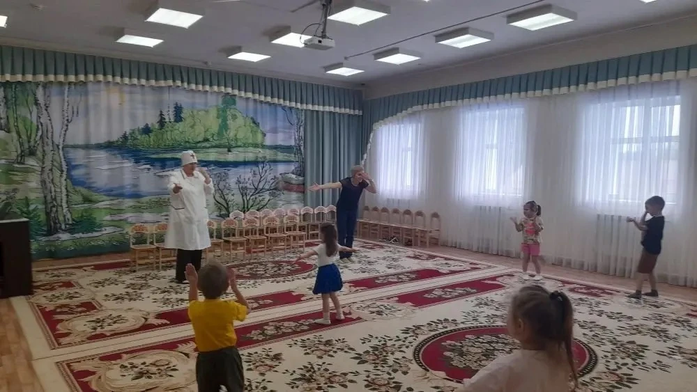 4 июня у нас прошёл весёлый День здоровья! В гости к воспитанникам заглянул Доктор Чист...