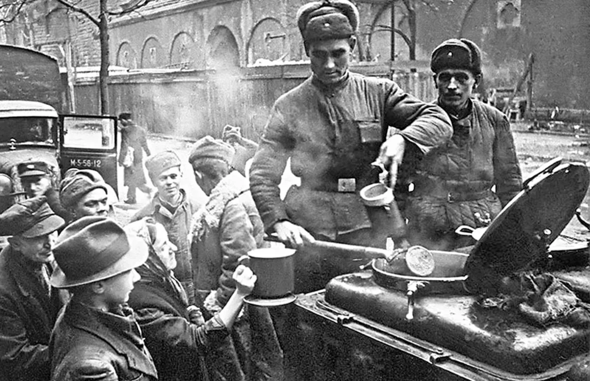 Советское правительство в 1945 году установило продовольственные нормы для жителей стол...