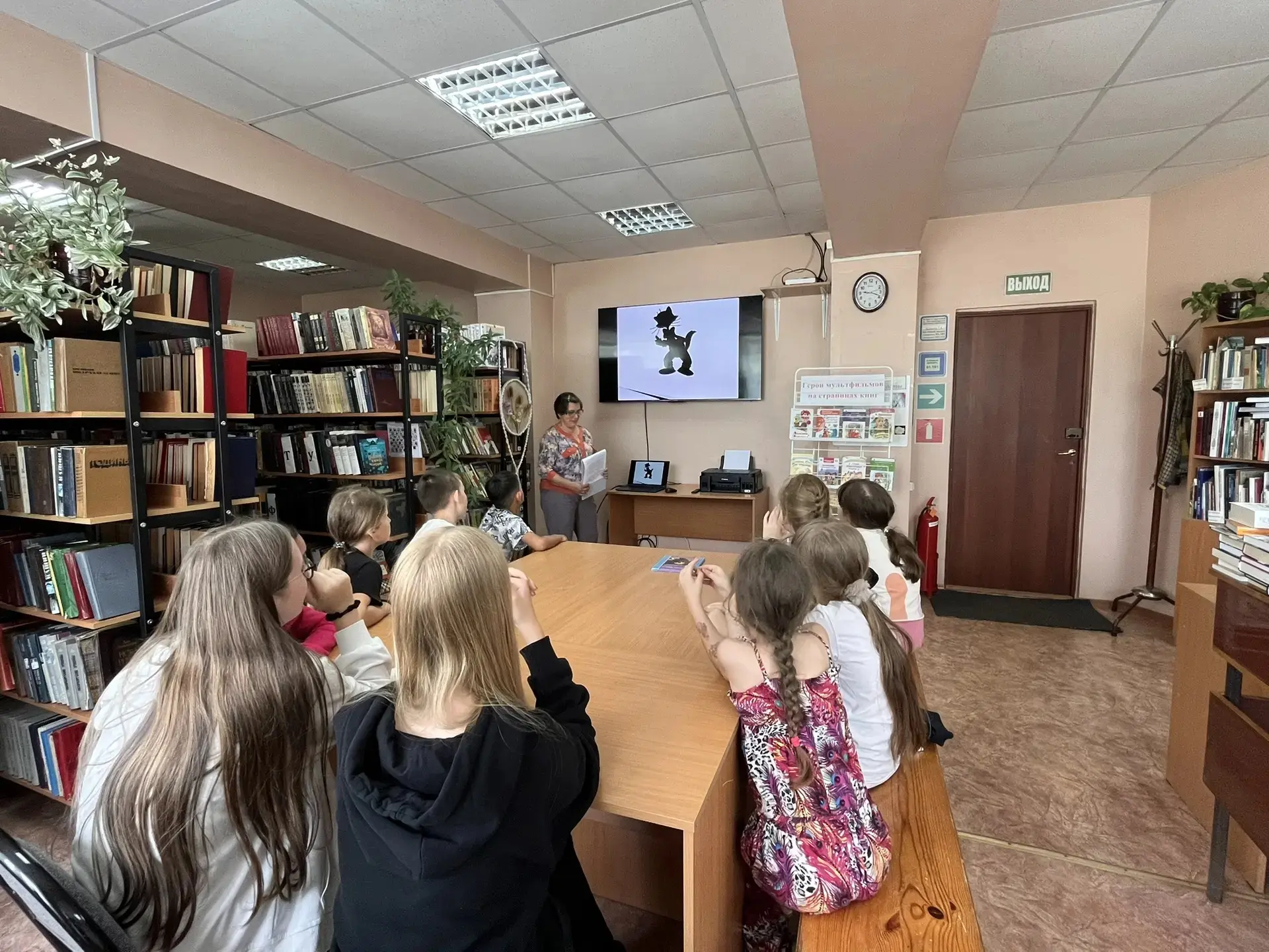 🎦 Путешествие в страну Мультляндию! 🧙‍♂️

Ребята из пришкольного лагеря посетили Тургеневскую библ
