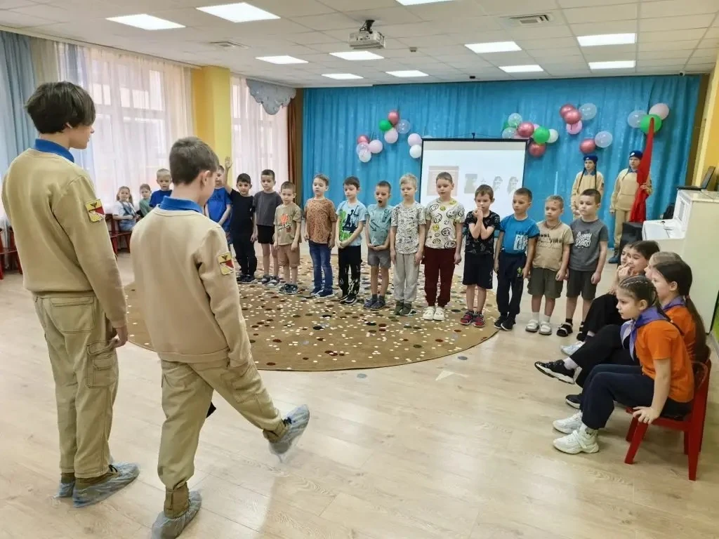 Преемственность в действии: «Орлята», Юнармейцы и будущие спасатели! 🌟🇷🇺  Сегодня наши ребята из отр