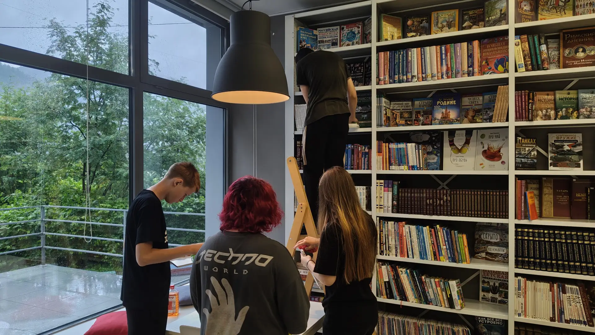 Книжный дворик
