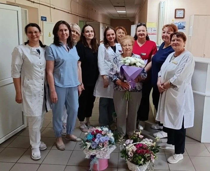 🎁 Сегодня коллектив ОГБУЗ «Клиническая больница №1» поздравляет с Юбилейным днем рождения заведующу