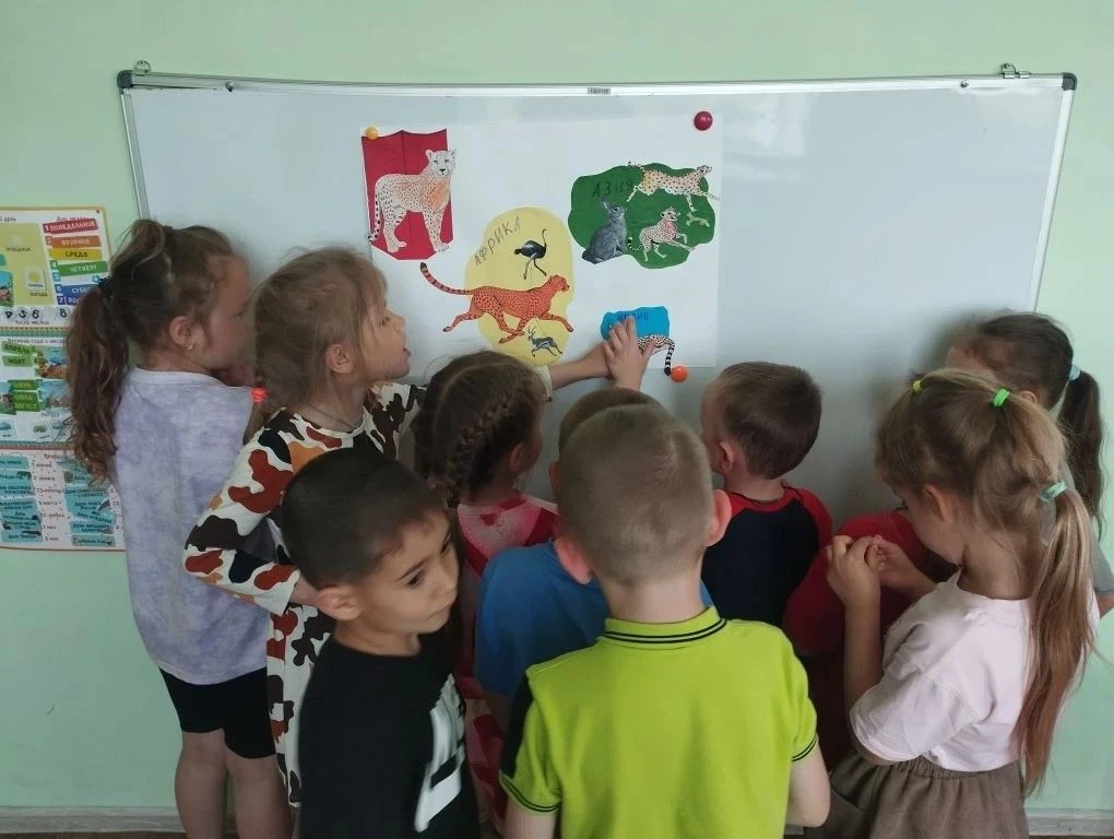 🌍🦊 Сегодня ребята познакомились с удивительным животным — гепардом — в рамках проекта...