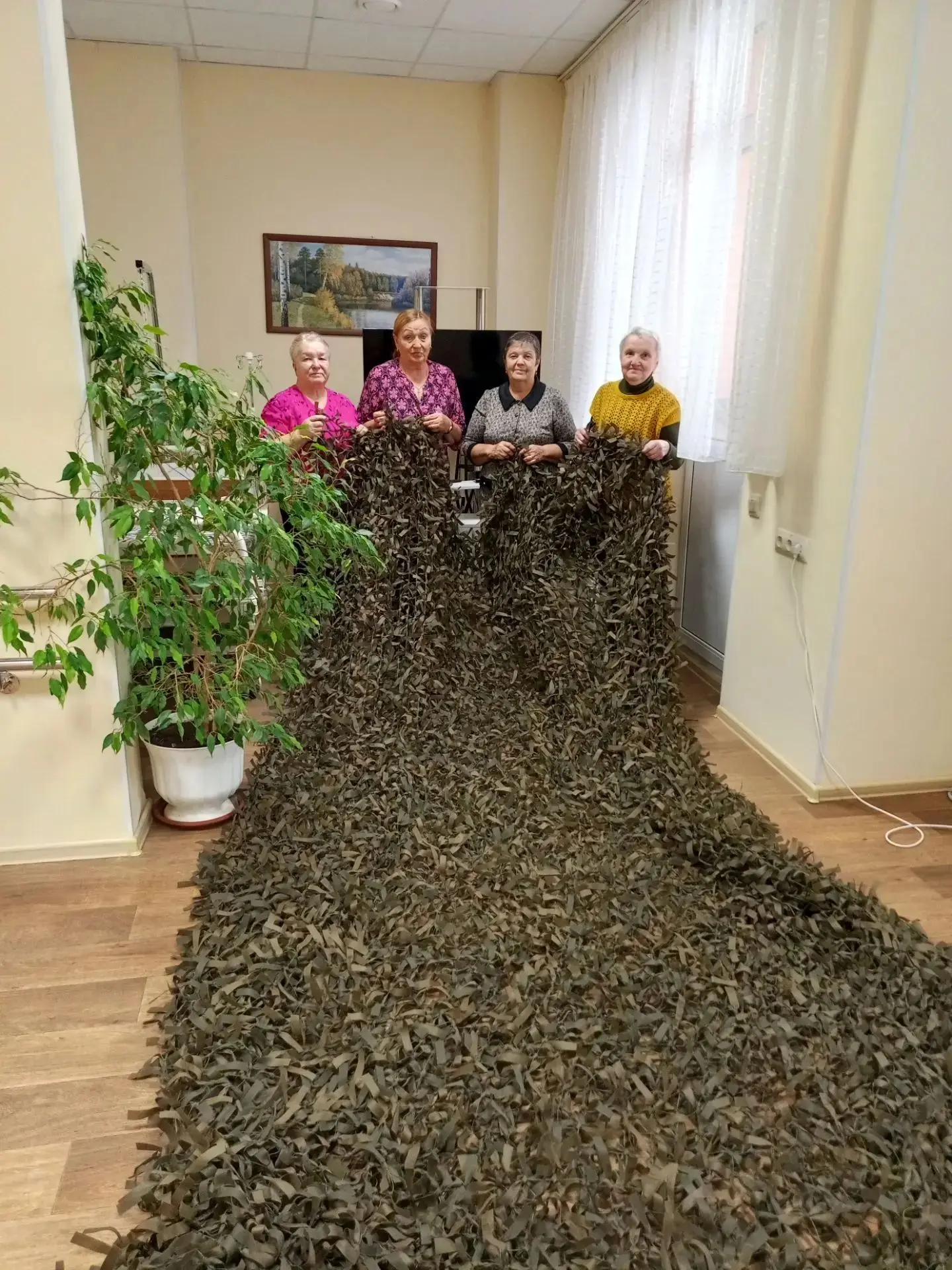 Мастерицы Сферы на Чкалова изготовили очередные сети для бойцов!❤️🙏