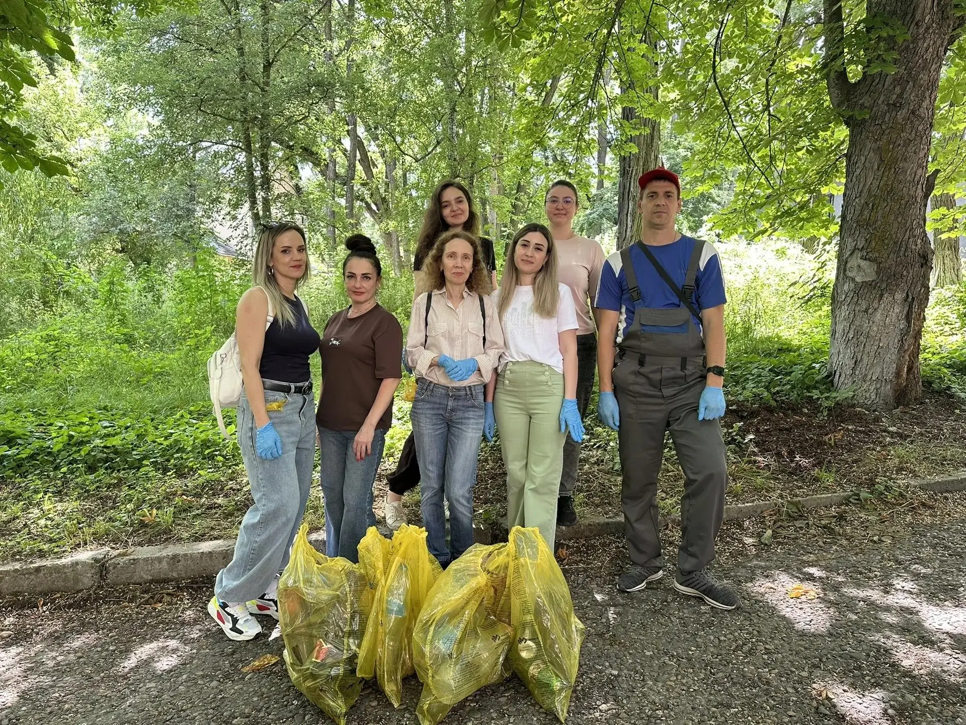 🌳Коллектив министерства здравоохранения Ставропольского края провел субботник в Эммануэльевском уро