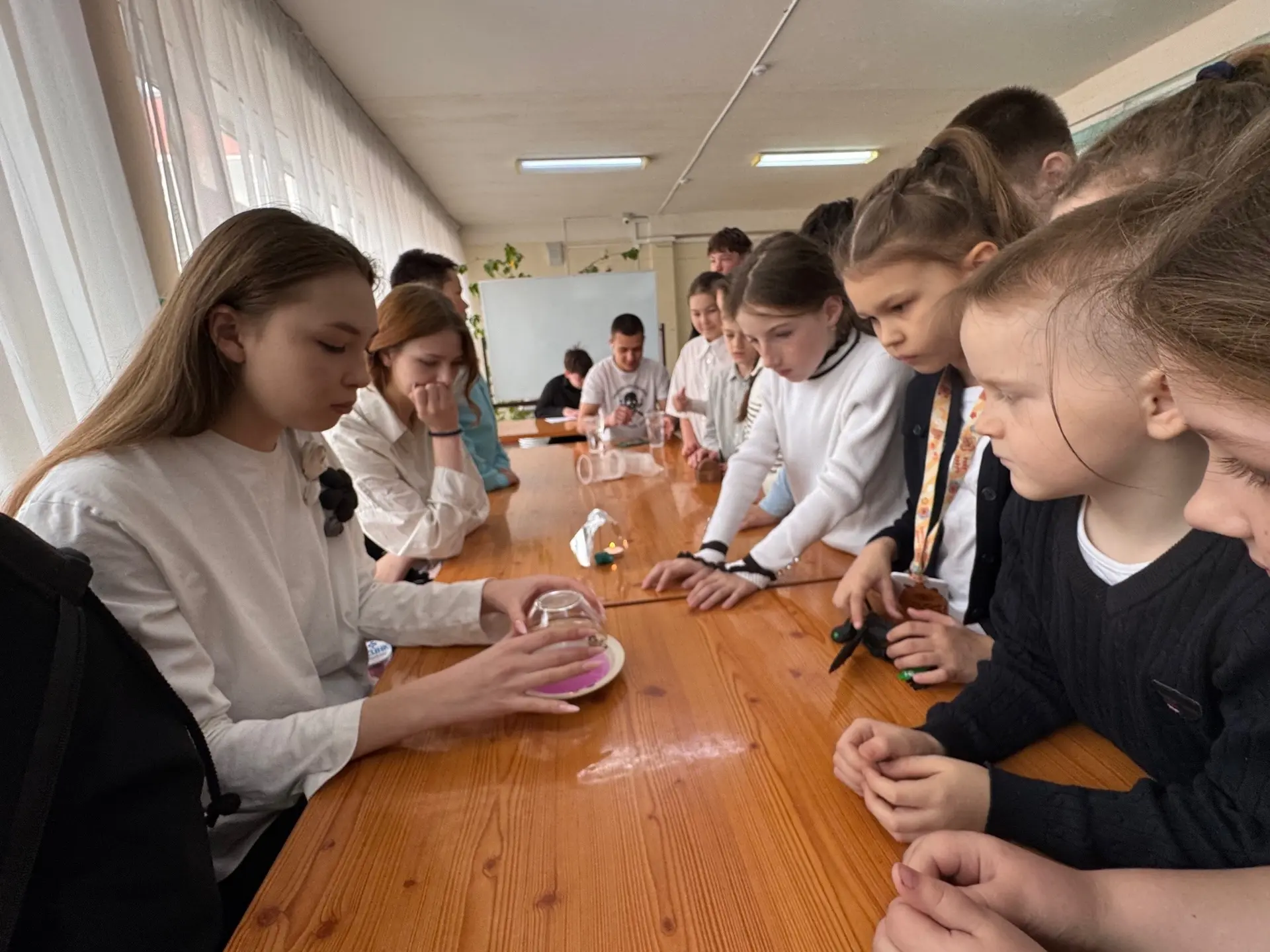 👨‍🔬 Чудеса физики для самых маленьких  В рамках недели математики и физики в нашей школе произошло н