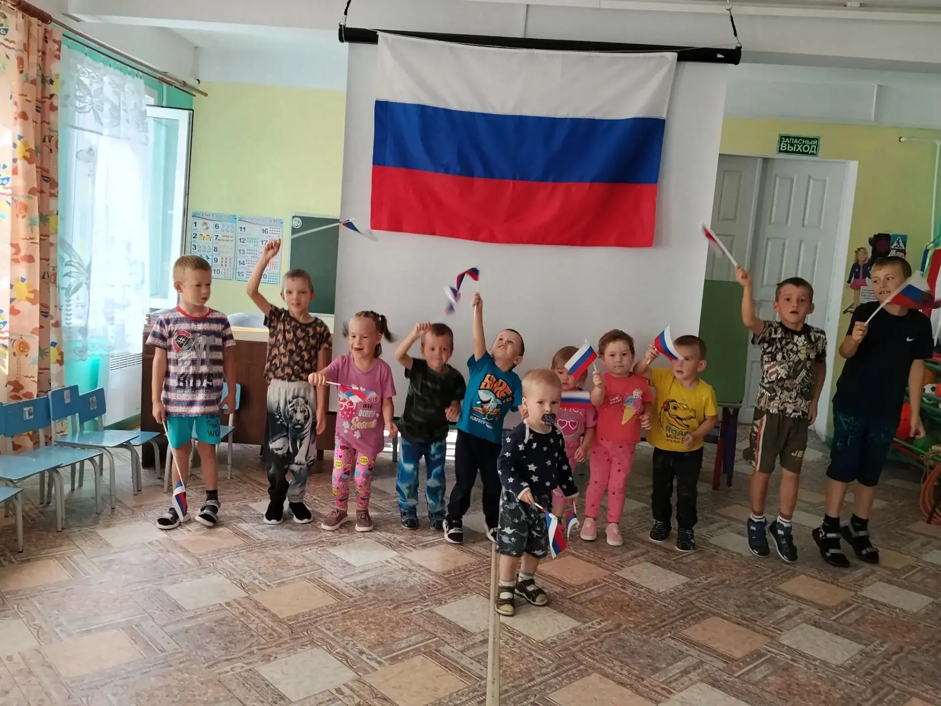 День Российского флага - это праздник всех россиян, дань уважения истории и культуре на...