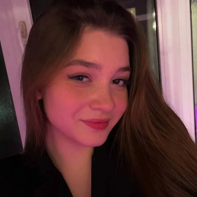 👧 Виола, 25