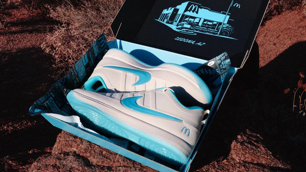 McDonald’s x Nike: кроссовки, вдохновлённые бирюзовыми арками и карьерой Девина Букера

Объединение 