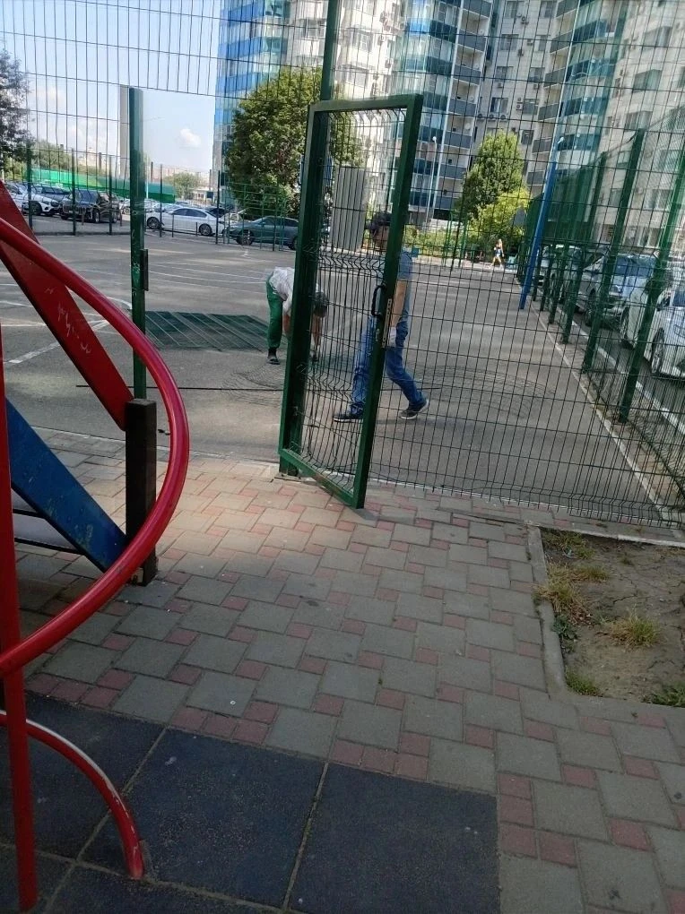 Замена сетки на баскетбольной площадке