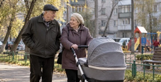 Женщины могут забеременеть до 60 лет, мужчины — стать отцами до 90 — Онищенко