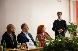 Глава города обсудил с представителями курских школ важность сохранения объектов военно...