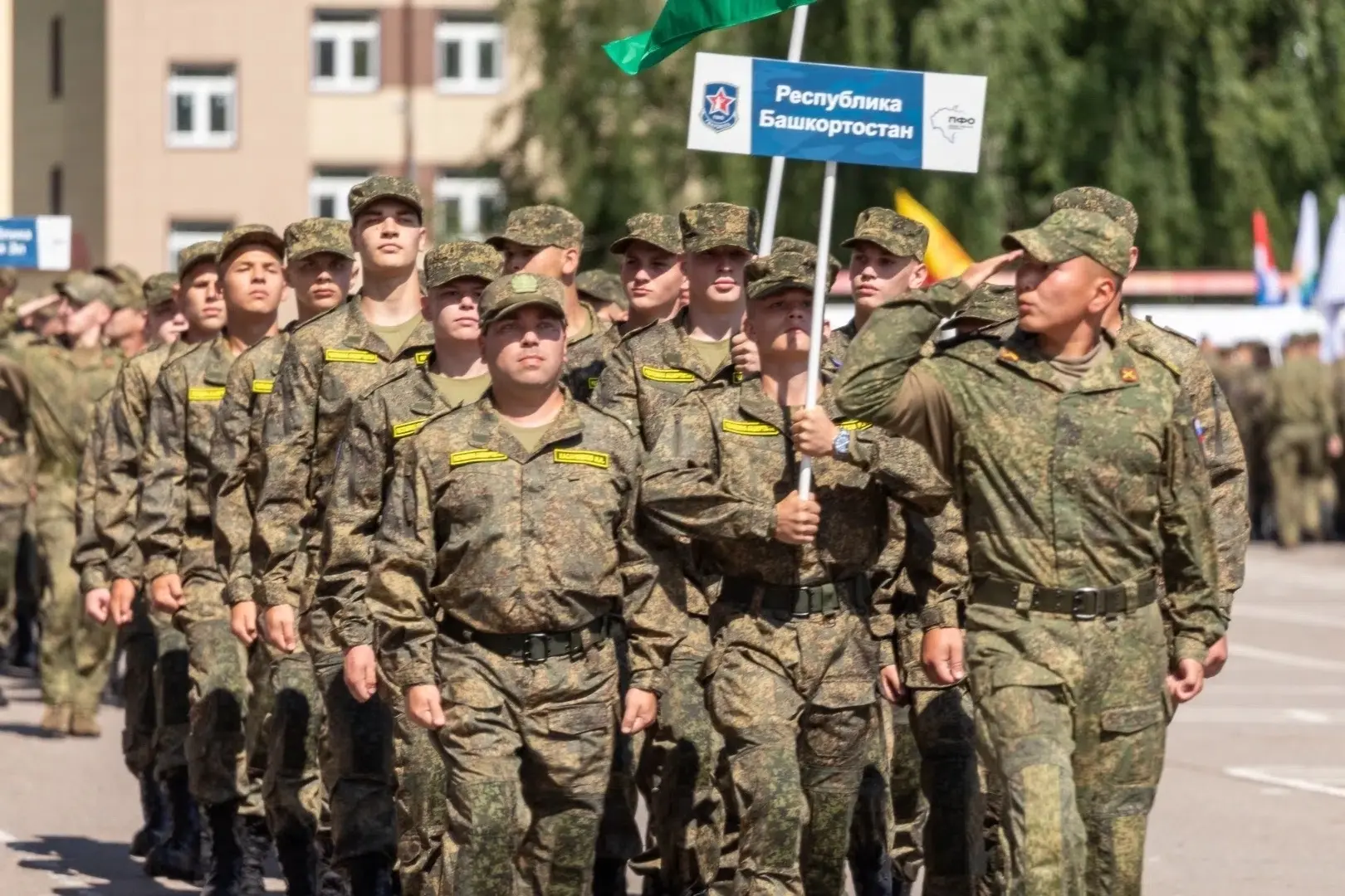 Участники окружных юнармейских военно-патриотических сборов «Гвардеец» уже четыре дня п...