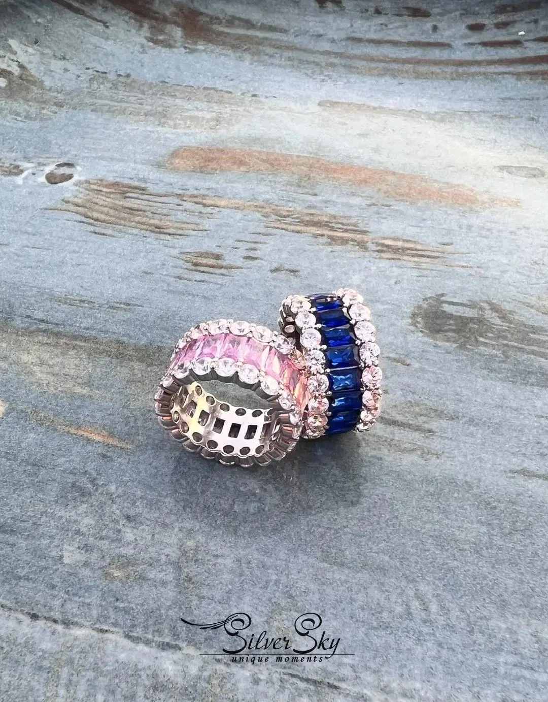 Кольца из серебра с цветными