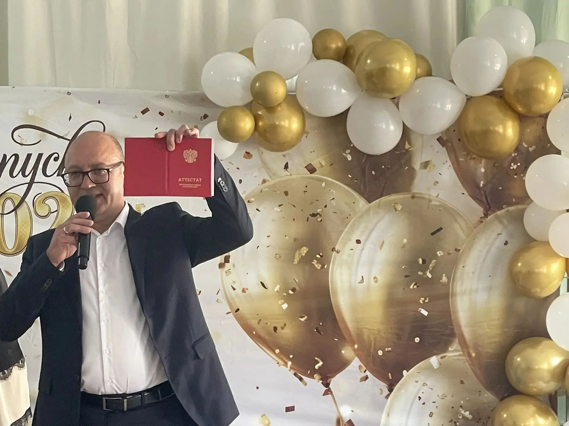 🎉 Торжественное вручение аттестатов выпускникам 9 класса! 🎉

В МБОУСОШ2 им.К.К.Рокоссовского прошё